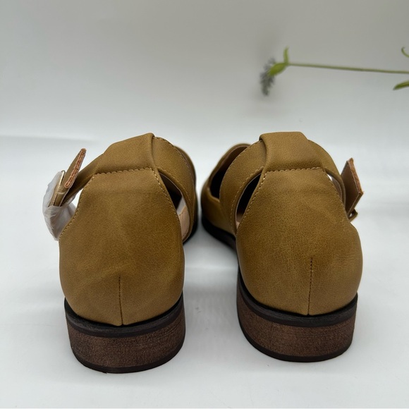 Journee Collection Womens Loreta Flat in Wide Widths Ankle Strap in Mustard 7WD - Picture 4 of 6